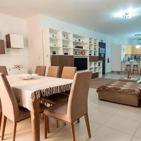 Belmonte Heights - Luxury 3 Bedroom Apartment