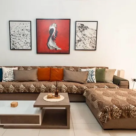 Belmonte Heights - Luxury 3 Bedroom Апартаменты